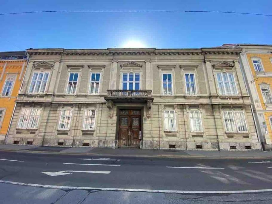 Geraeumige Altbauwohnung Im Zentrum Graz Exterior photo